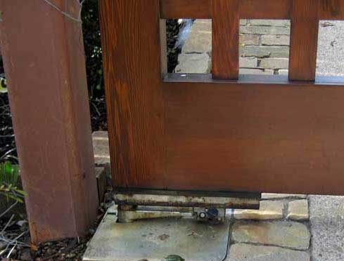 driveway_gates_13_hinge wood driveway gates automated