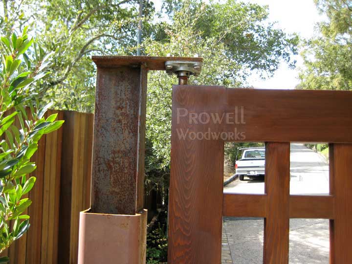 driveway_gates_13_hinge_b Wood Driveway Gate #13 automated