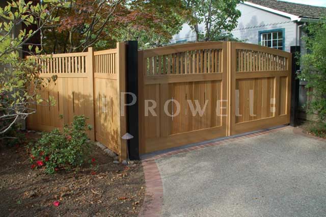 site photograph showing the custom wood driveway gates in Silicone Valley, California
