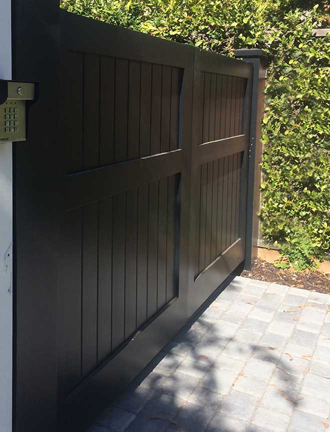 Privacy wood driveway gates in Palo Alto. Prowell