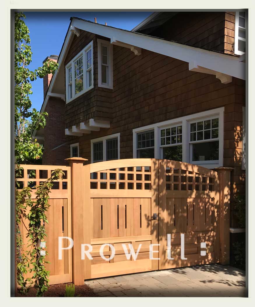 site photo of wood driveway gate 21-1 in Oakland, California