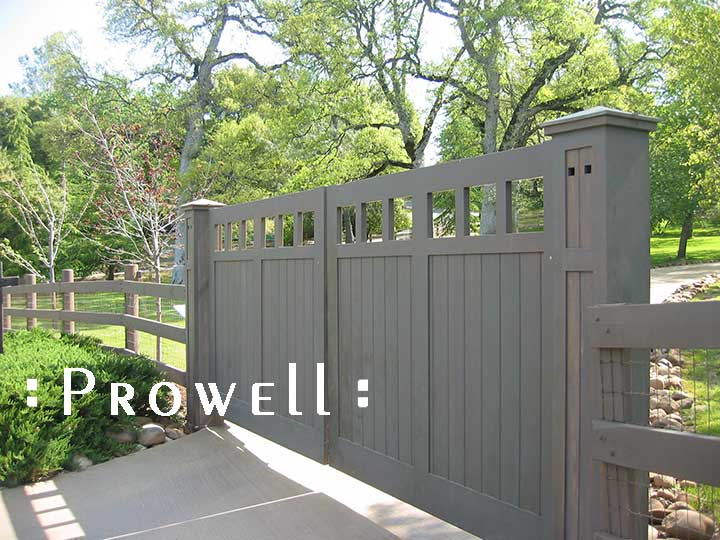 wood driveway gates n the Sierras