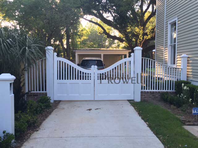 Custom wood driveway gate #33-1 in Alabama