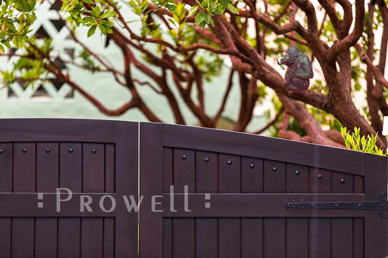 Cropped site photograph showing the wood stain on the driveway gates #6-3