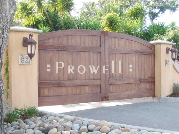 site photograph sowing the wooden entry gates #6 in San Rafael, California