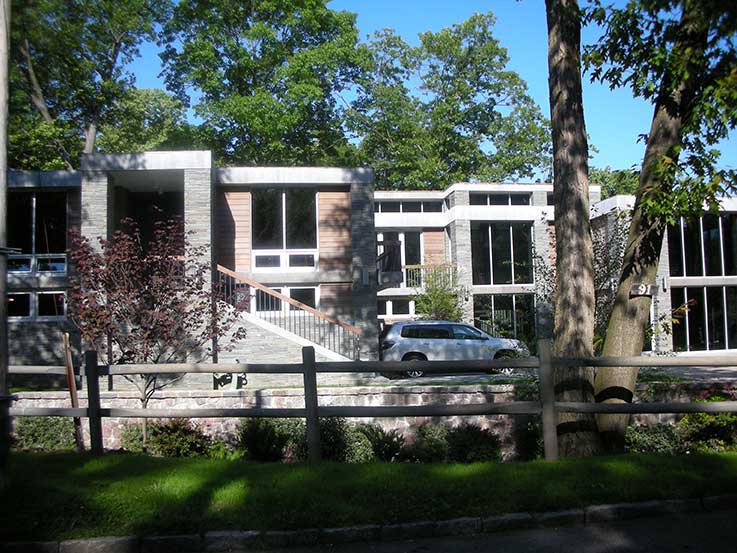 photograph showing the residential architecture for wood gate #12 in new York.