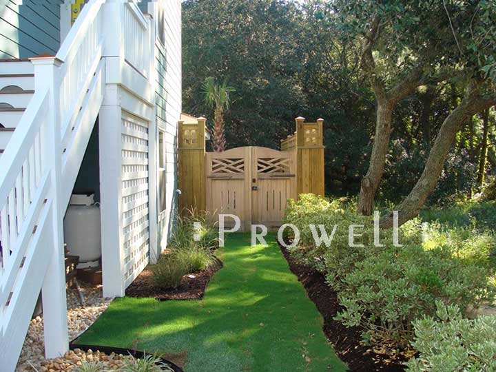 site photo showing double colonial gates in Virginia