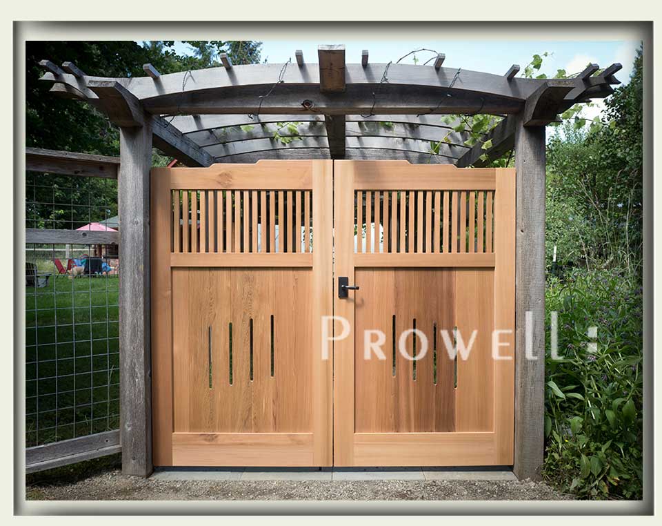 Site image showing the arts and crafts wood gates 24-5 in Washington state