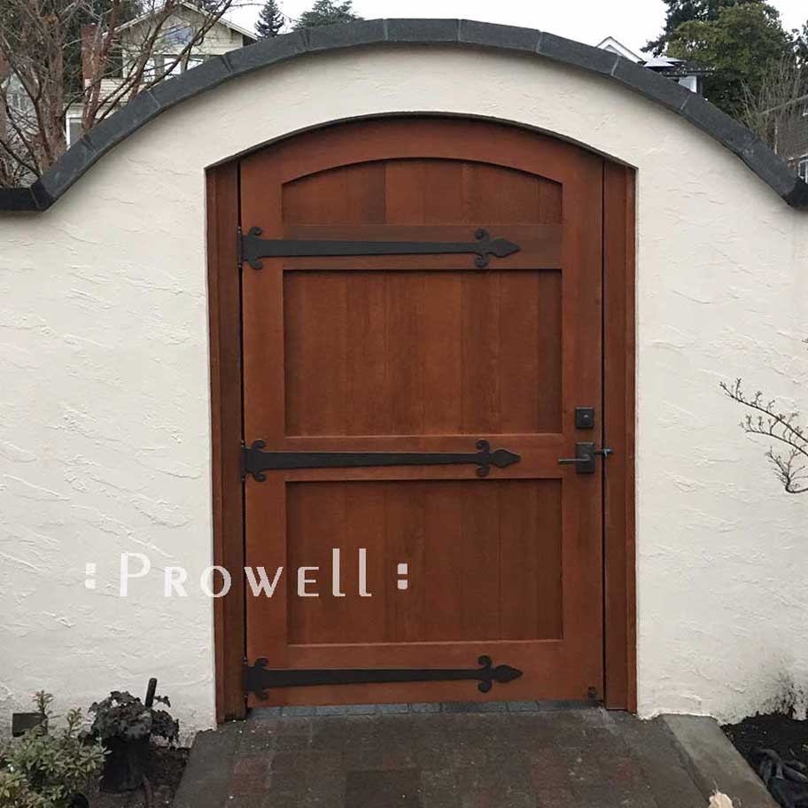 another site photograph showing the privacy gate 29-18 in seattle