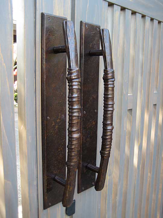 photograph showing the rocky mountain gate pulls #G640