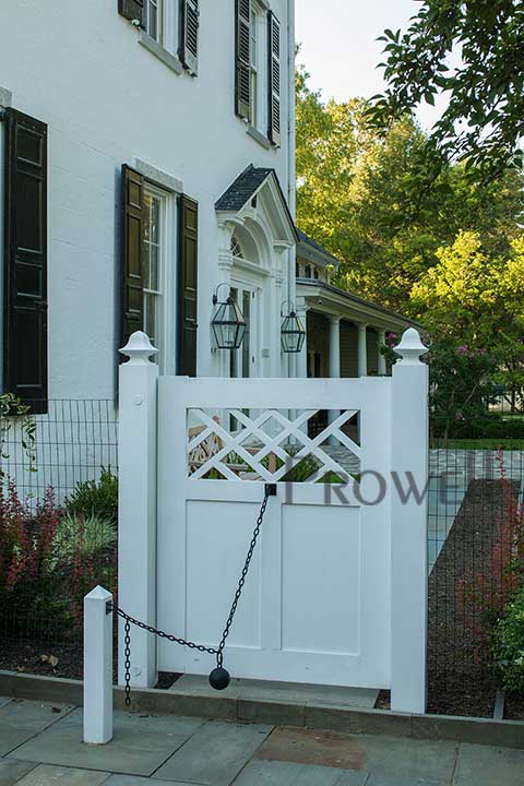 site photograph for traditional gate design #39 showing the cannonball gate closers