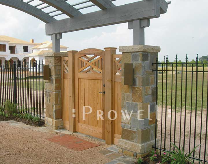 site photograph showing one of 20 wood gate designs in Houston, Texas