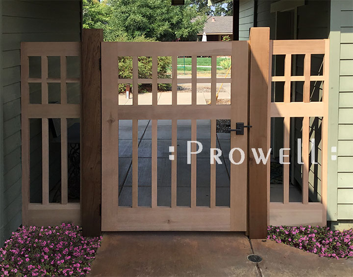 site photograph showing wood gate design 82 in Walnut Creek, California