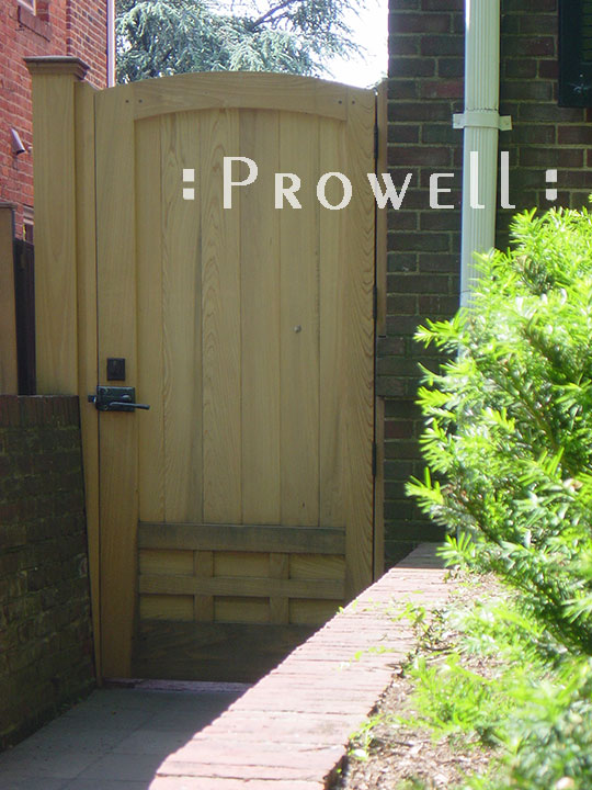 Site photograph showing gate door #89-4 in Washington DC