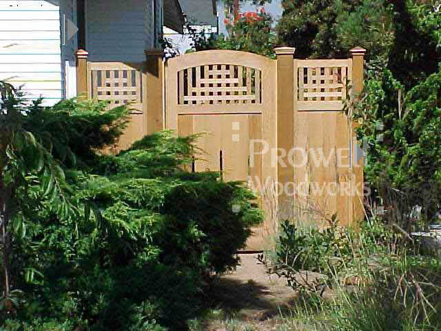 showing a photograph of the gate 28-1 and matching fence in Long beach, Caifornia