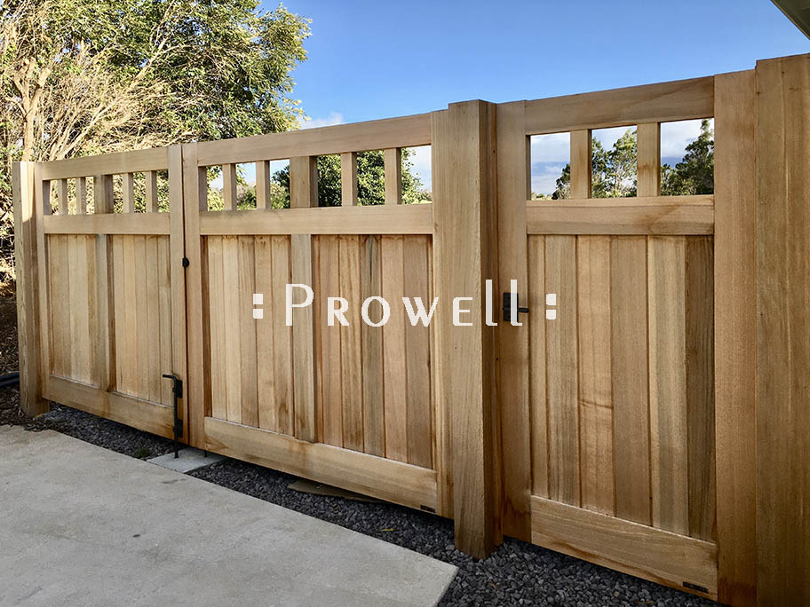 photograph of Custom Wood Driveway Gate #23 in Hawaii