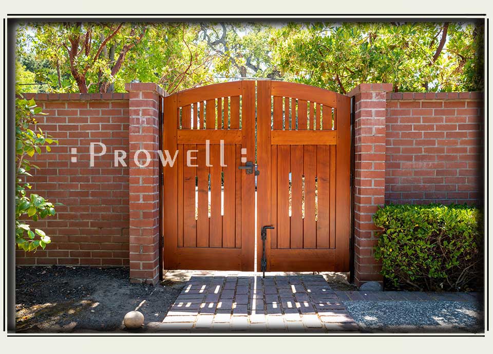 site photo of gate 76 in palo alto, california 14 years after installation