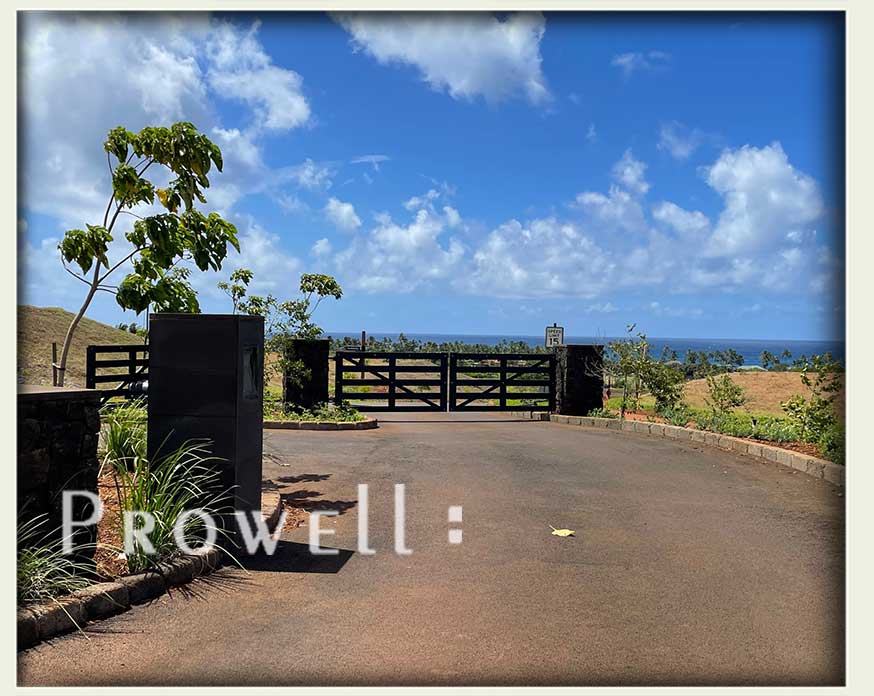 custom wood drive gates in Hawaii
