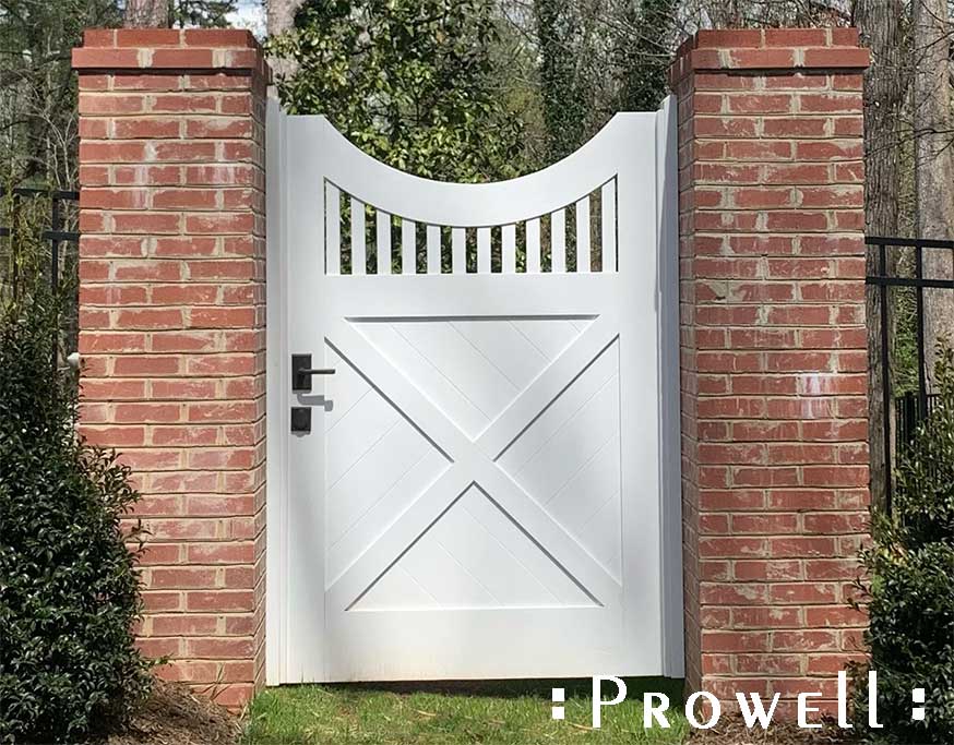 Custom wood gate #106b in Hickory, North Carolina